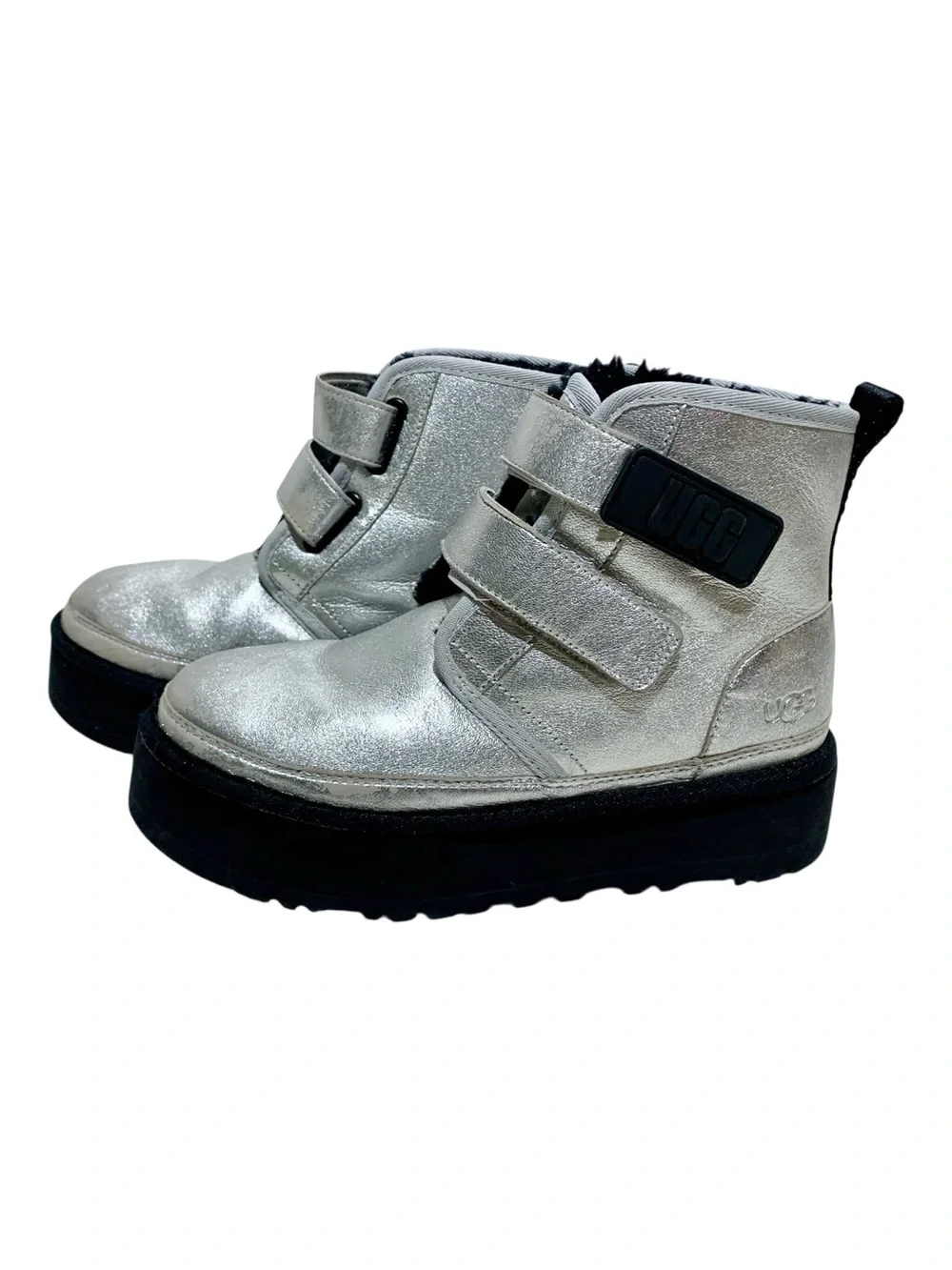 UGG #1143705K Neumel Metallic Platform Boots Sz 4 (Big Kids)